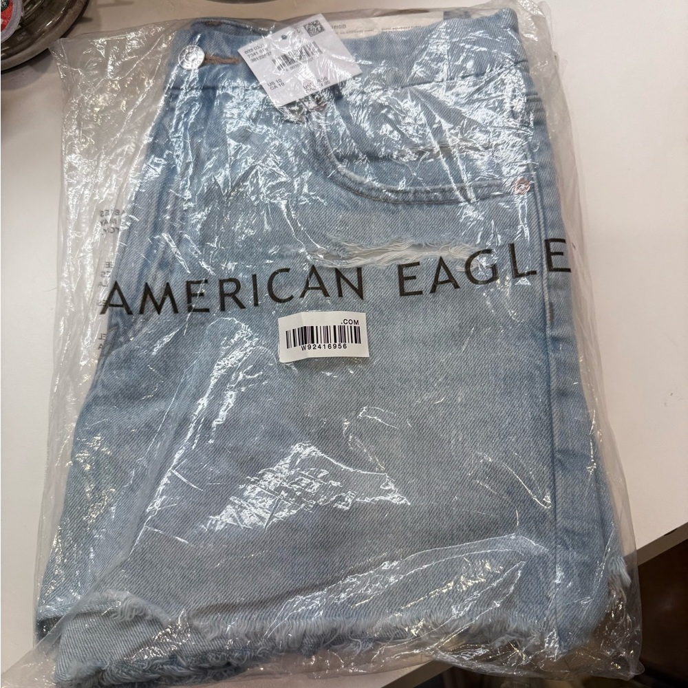 American Eagle women’s shorts size 10. New in package still